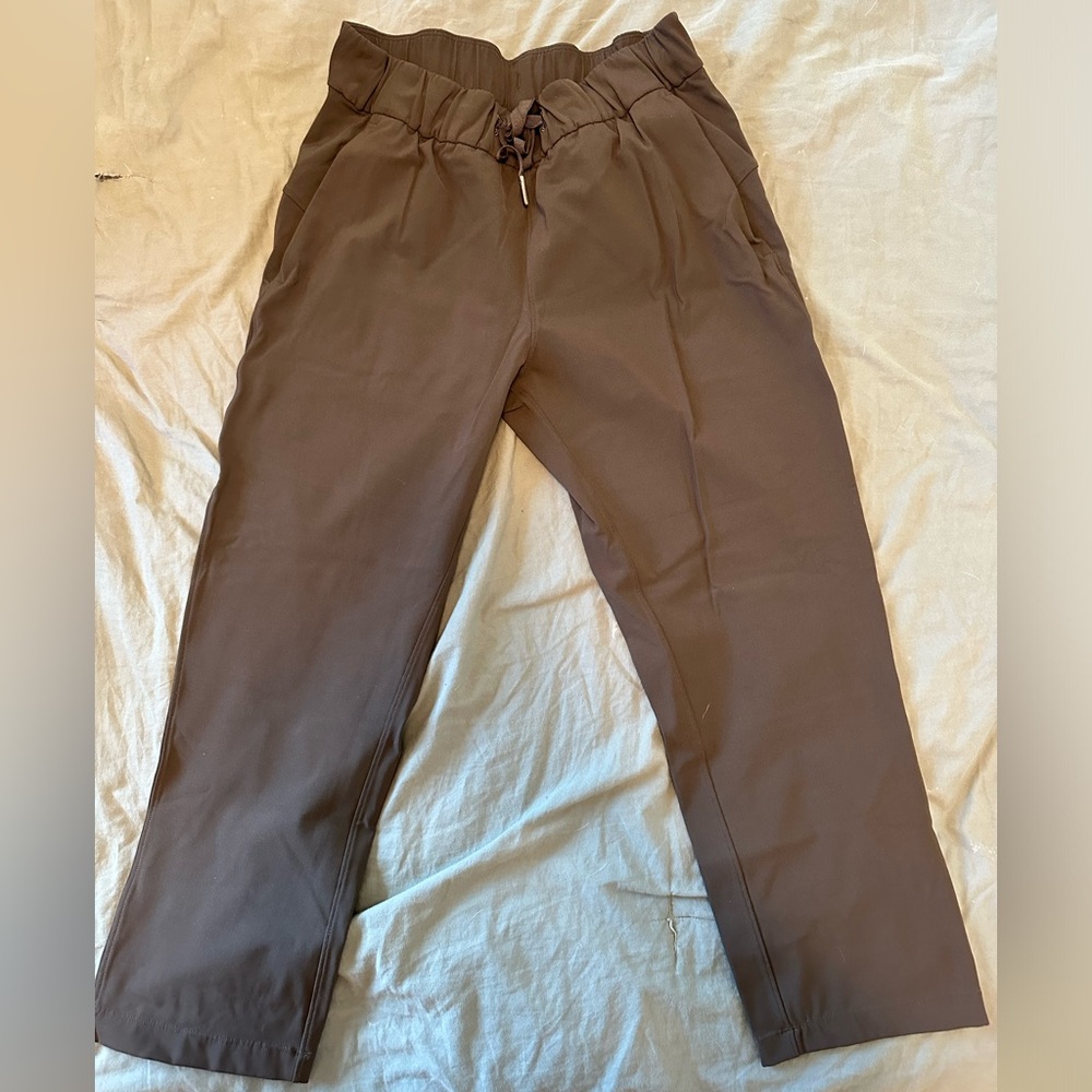 Olive green LuLu cropped pants